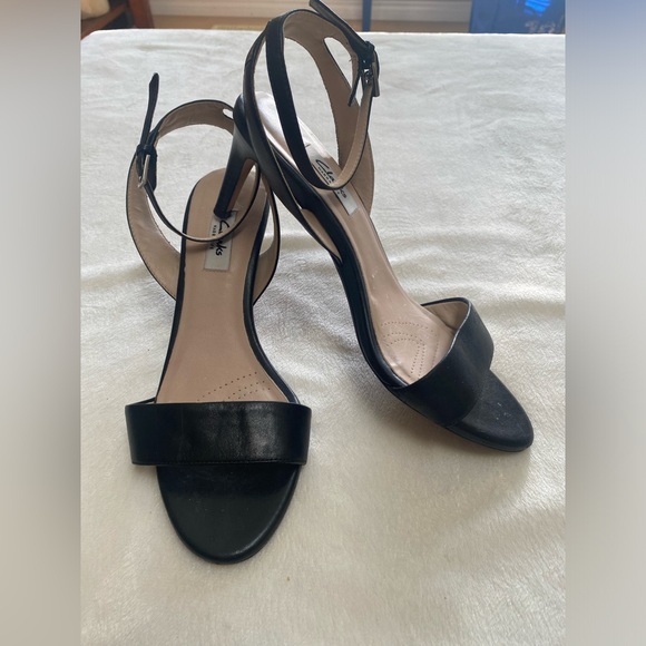 Clarks Amali Jewel Black Leather AnkleStraps Sandal Size 9 - Picture 2 of 8